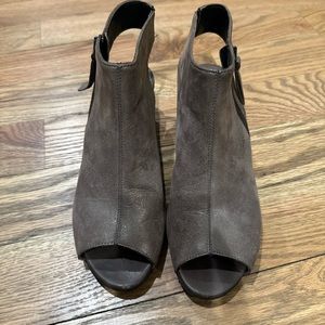 Size 9 Munro Slingbacks